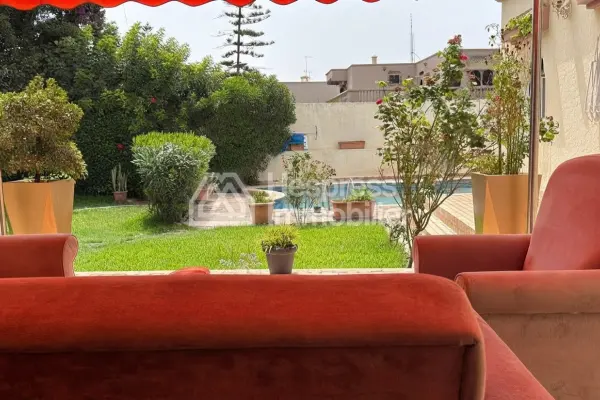 Villa with Great Potential: Panoramic View