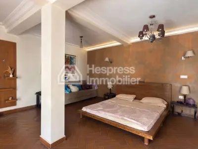 Villa with Great Potential: Panoramic View