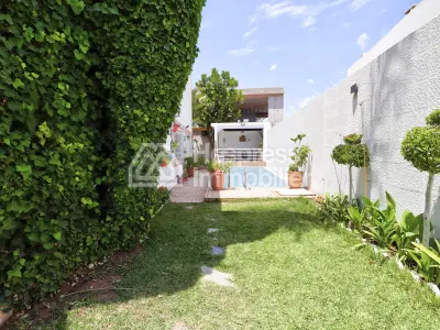 Family villa with pool in Cité Suisse