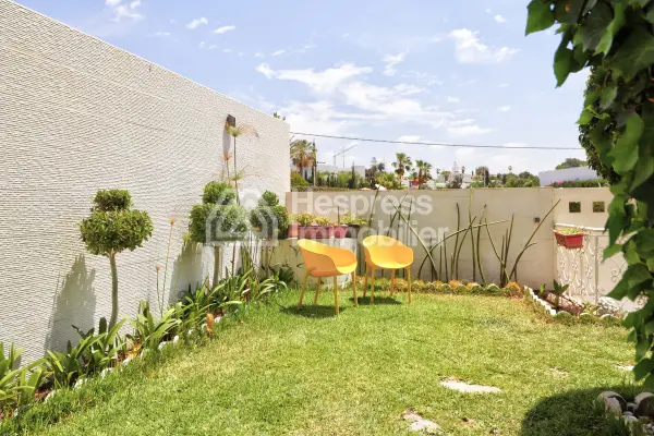 Family villa with pool in Cité Suisse