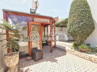 Family villa with pool in Cité Suisse
