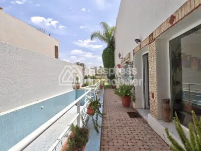 Family villa with pool in Cité Suisse
