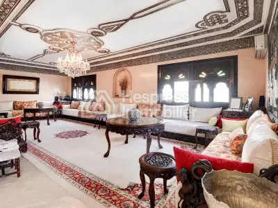 Family villa with pool in Cité Suisse