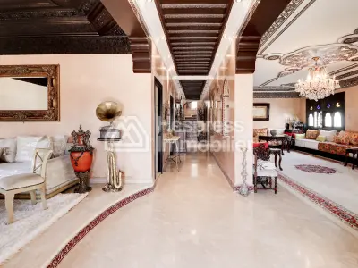 Family villa with pool in Cité Suisse