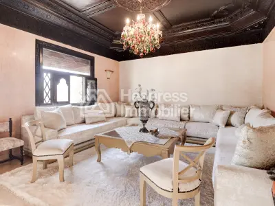 Family villa with pool in Cité Suisse