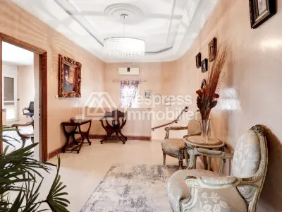Family villa with pool in Cité Suisse