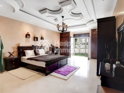 Family villa with pool in Cité Suisse