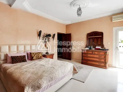 Family villa with pool in Cité Suisse