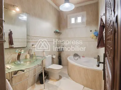 Family villa with pool in Cité Suisse