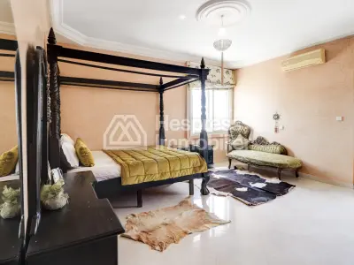 Family villa with pool in Cité Suisse