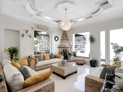 Family villa with pool in Cité Suisse