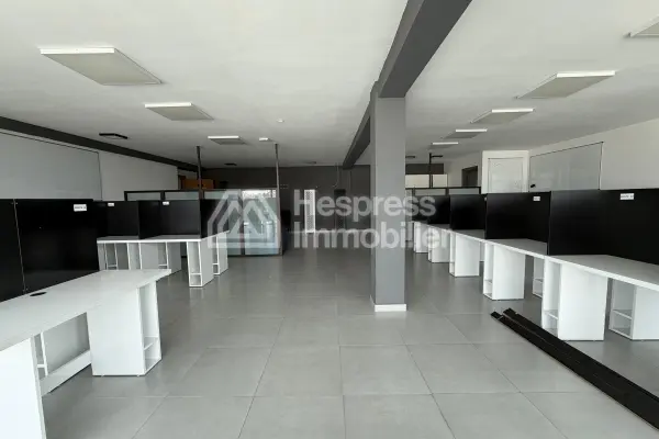 Bureau professionnel de 124 m² sur l'Avenue H2