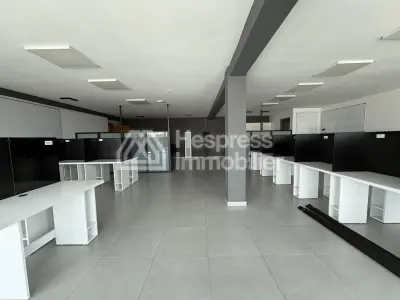 Bureau professionnel de 124 m² sur l'Avenue H2