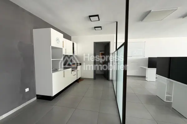 Bureau professionnel de 124 m² sur l'Avenue H2