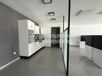 Bureau professionnel de 124 m² sur l'Avenue H2