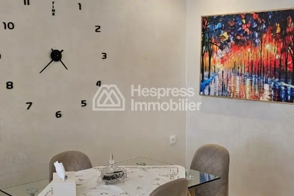 Furnished apartment 92m² with parking space, 2 facades
