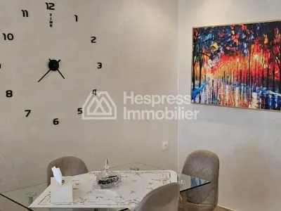 Furnished apartment 92m² with parking space, 2 facades