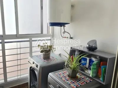 Furnished apartment 92m² with parking space, 2 facades