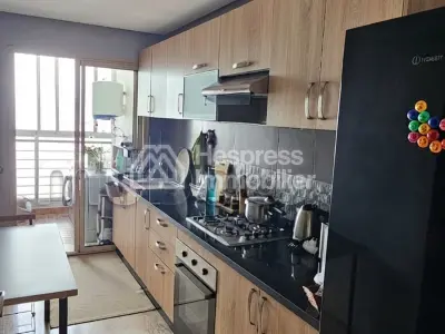 Furnished apartment 92m² with parking space, 2 facades
