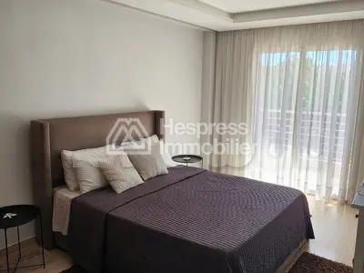 Furnished apartment 92m² with parking space, 2 facades
