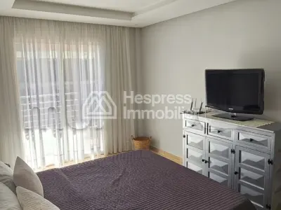 Furnished apartment 92m² with parking space, 2 facades