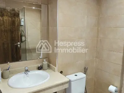 Furnished apartment 92m² with parking space, 2 facades