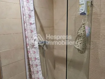 Furnished apartment 92m² with parking space, 2 facades
