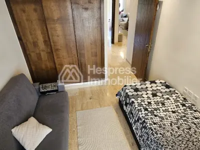 Furnished apartment 92m² with parking space, 2 facades