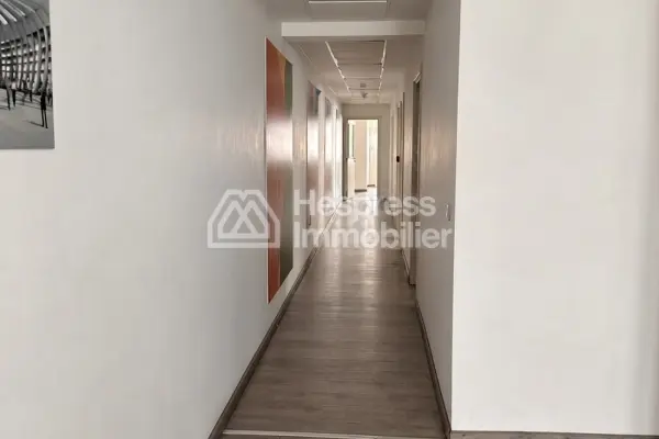 Bureau Professionnel Premium 239 m² à vendre – Avenue Mohammed V, Tanger
