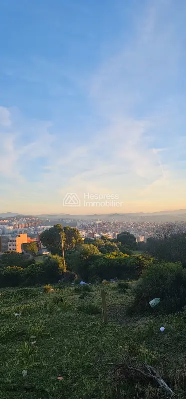 R3 plot of land measuring 929 m² in Sania – Tangier