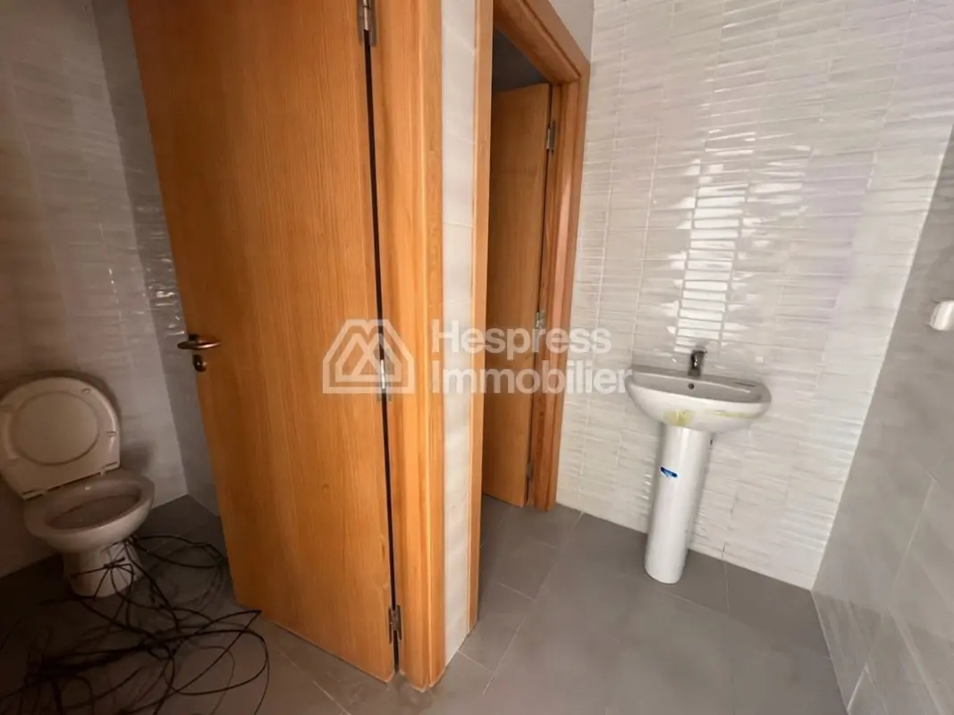 Bureau neuf 58 m² à vendre avec parking – LIBERTÉ