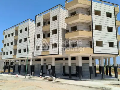3 magasins à Skhirat Centre à vendre