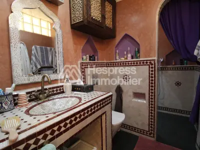 فيلا عائلية رائعة بالقرب من ملاعب الغولف في أكادير براحة عصرية، ومساحات معيشة واسعة، وموقع آمن.
