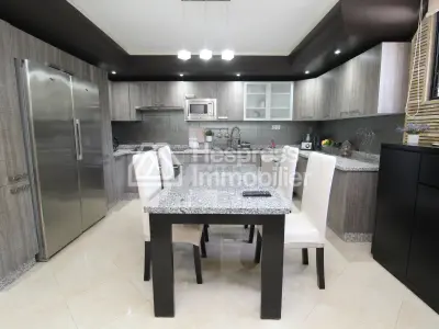 فيلا عائلية رائعة بالقرب من ملاعب الغولف في أكادير براحة عصرية، ومساحات معيشة واسعة، وموقع آمن.