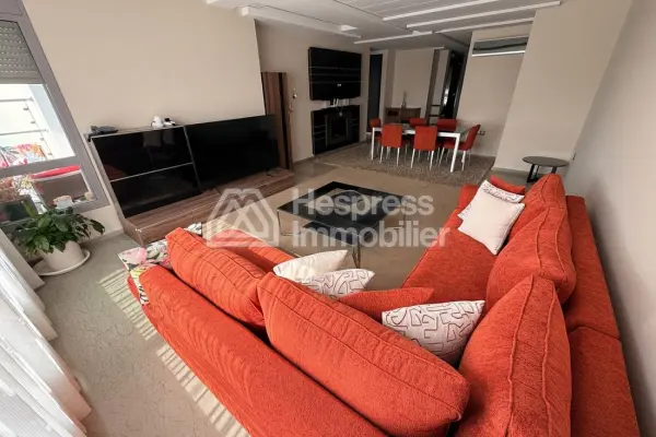 شقة جميلة للإيجار في مجمع سكني مسوّر مع مسبح في مالاباطا
