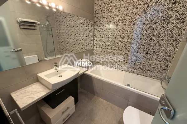 شقة جميلة للإيجار في مجمع سكني مسوّر مع مسبح في مالاباطا