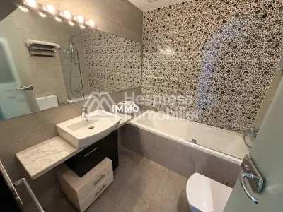 شقة جميلة للإيجار في مجمع سكني مسوّر مع مسبح في مالاباطا