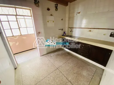 شقة جميلة للبيع في قلب مدينة طنجة ، ساحة المدينة