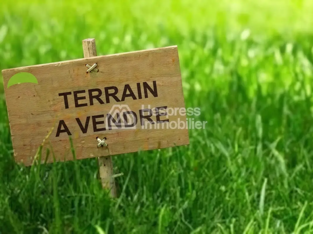 Corner plot of 301 m² for a 3-sided villa at Tanja Balia