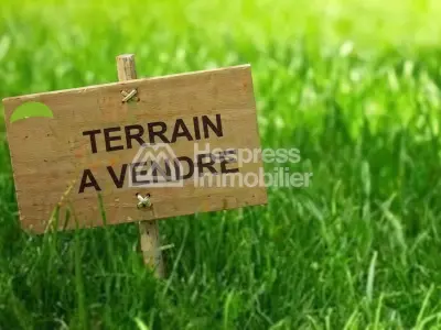 Corner plot of 301 m² for a 3-sided villa at Tanja Balia