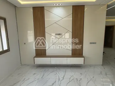 Maison R+3 commercial à vendre