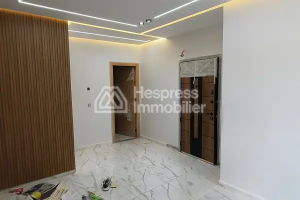 مبنى تجاري (طابق أرضي + 3 طوابق) للبيع
