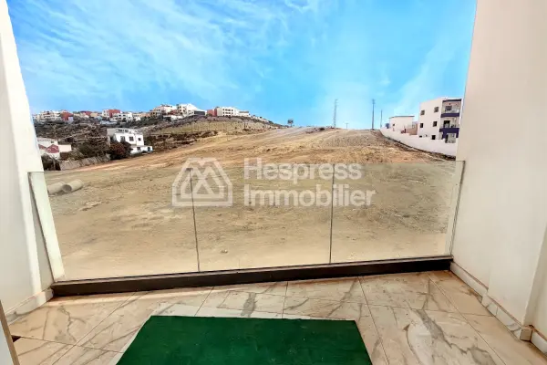 شقة مطلة على الشاطئ في أورير مع مسبح. إيجار متوسط ​​الأجل.