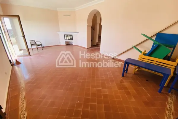 منزل فاخر للبيع في مدينة المديونة بإطلالة على البحر