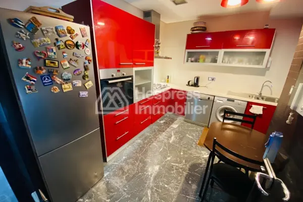شقة مفروشة رائعة للإيجار في مجمع سكني مزود بمسبح، تقع في طنجة ، مالاباطا