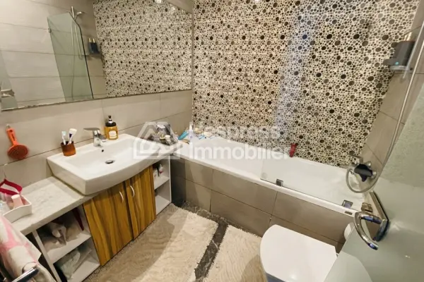 شقة مفروشة رائعة للإيجار في مجمع سكني مزود بمسبح، تقع في طنجة ، مالاباطا