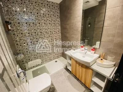 شقة مفروشة رائعة للإيجار في مجمع سكني مزود بمسبح، تقع في طنجة ، مالاباطا