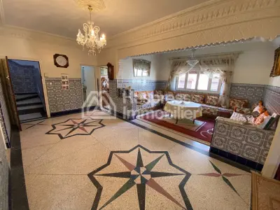 منزل للبيع في Bel Air - Val fleuri . عشر غرف. غرفة معيشة على الطراز الأوروبي