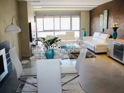 شقة مفروشة بشكل جميل للإيجار في مجمع سكني فاخر مع مسبح في طنجة مالاباطا
