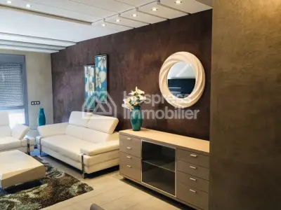 شقة مفروشة بشكل جميل للإيجار في مجمع سكني فاخر مع مسبح في طنجة مالاباطا